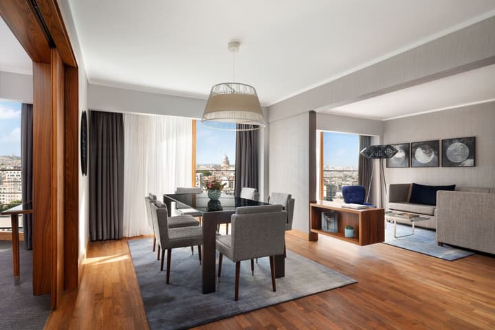 Paris Marriott Rive Gauche Hotel & Conference Center