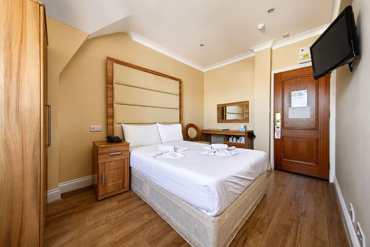 Royal Eagle Hotel