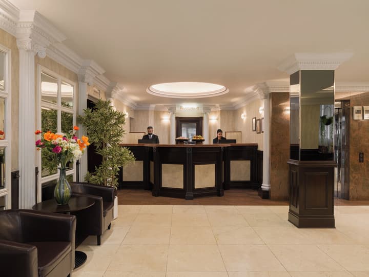 Royal Eagle Hotel