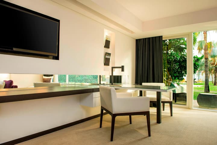 Le Meridien Dubai Hotel & Conference Centre
