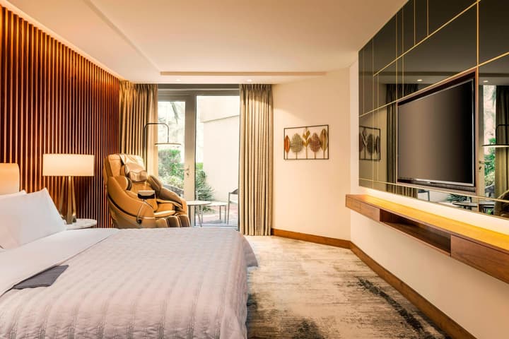 Le Meridien Dubai Hotel & Conference Centre