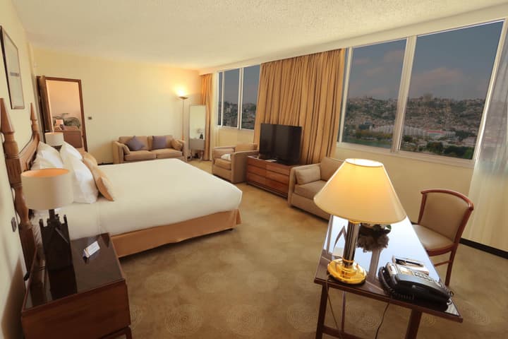 Carlton Hotel