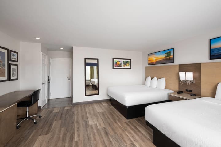 Days Inn by Wyndham Monterey Downtown