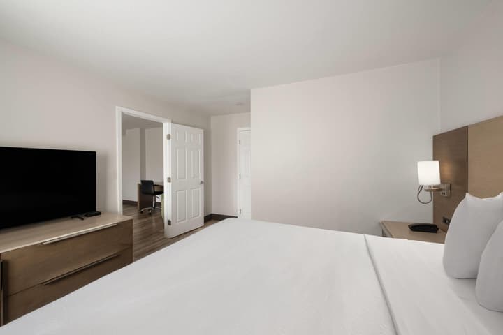 Days Inn by Wyndham Monterey Downtown