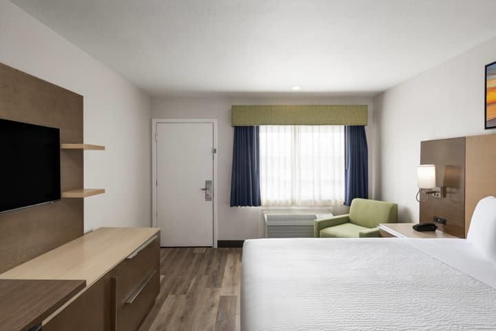Days Inn by Wyndham Monterey Downtown