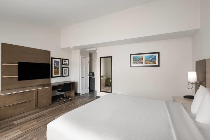 Days Inn by Wyndham Monterey Downtown