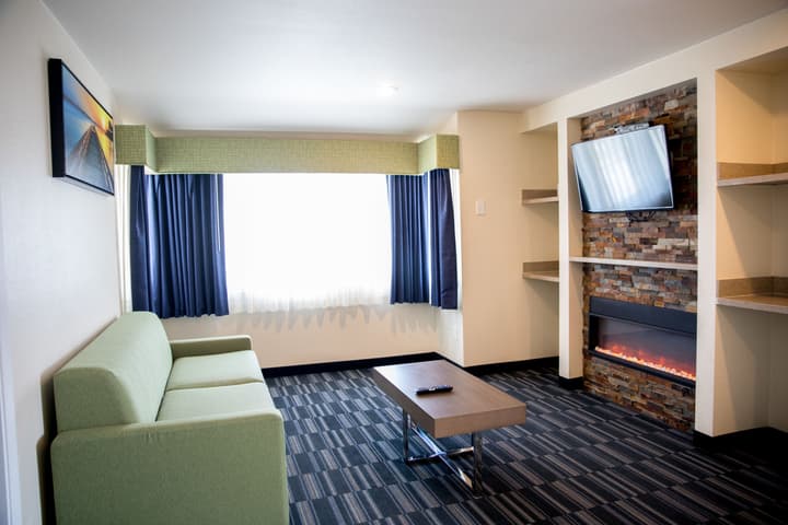 Days Inn by Wyndham Monterey Downtown