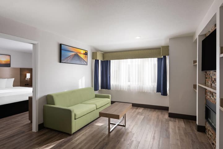 Days Inn by Wyndham Monterey Downtown