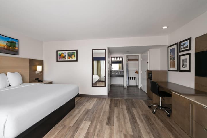 Days Inn by Wyndham Monterey Downtown