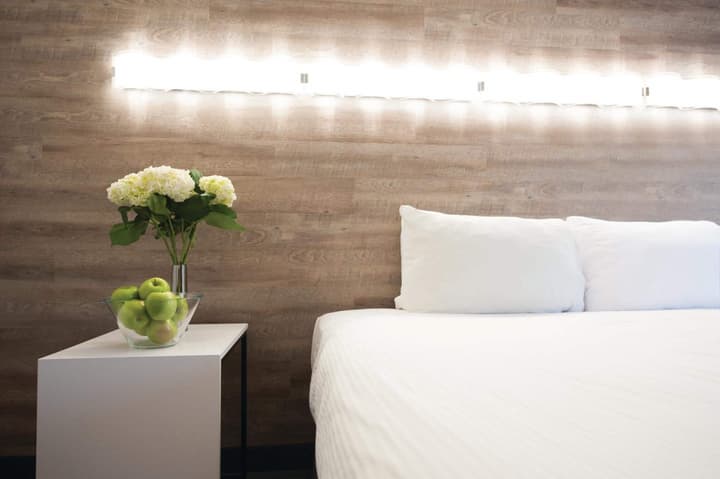 Elk + Avenue Hotel