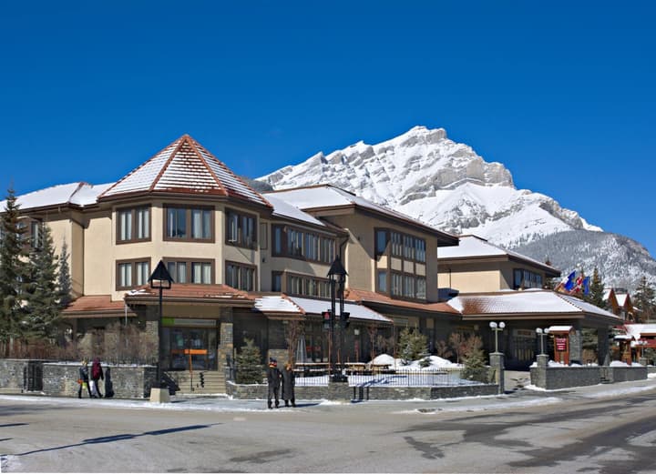 Elk + Avenue Hotel