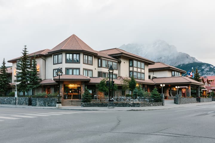 Elk + Avenue Hotel