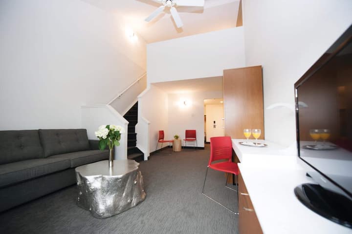 Elk + Avenue Hotel