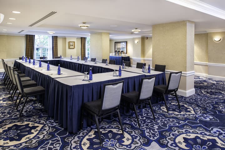 Phoenix Park Hotel