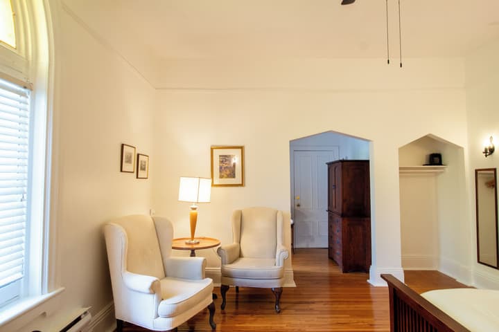 Hochelaga Inn