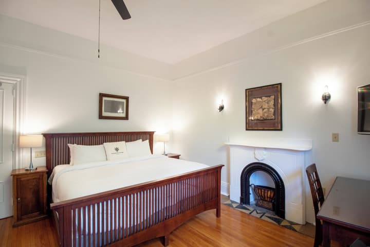Hochelaga Inn