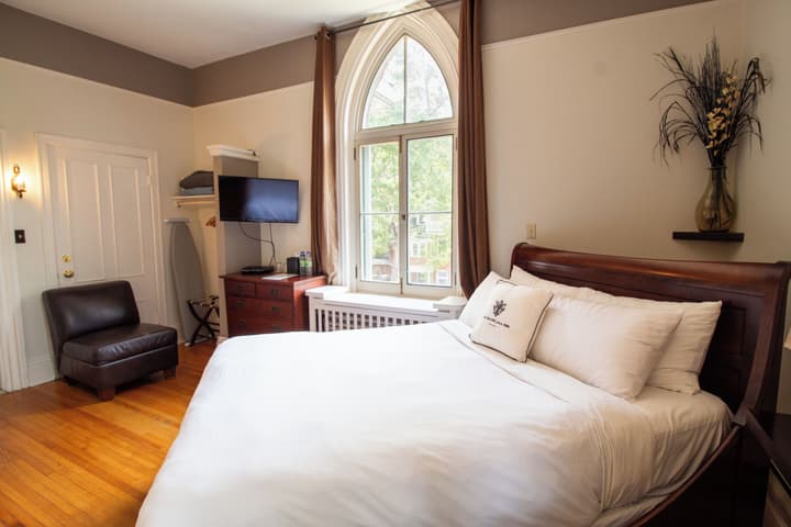 Hochelaga Inn