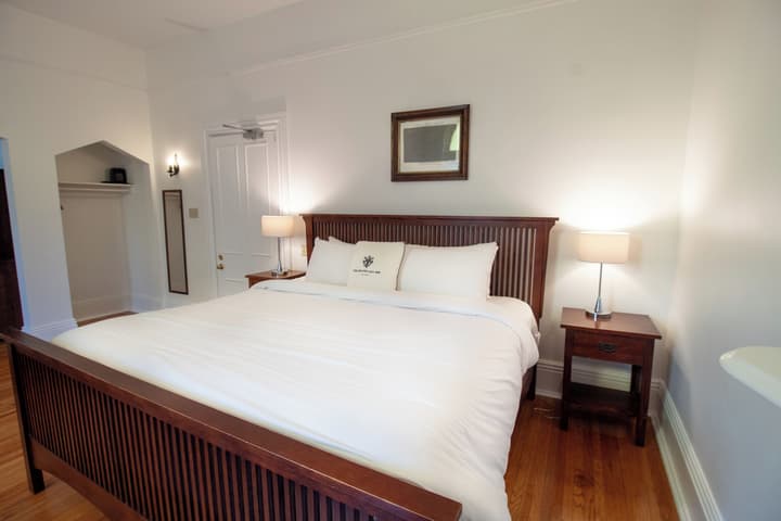 Hochelaga Inn