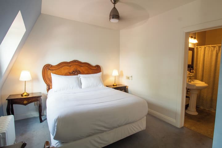 Hochelaga Inn