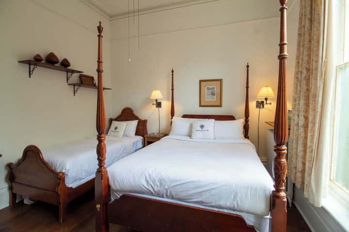 Hochelaga Inn
