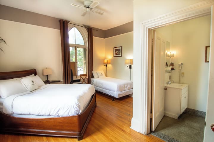 Hochelaga Inn