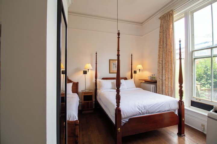 Hochelaga Inn