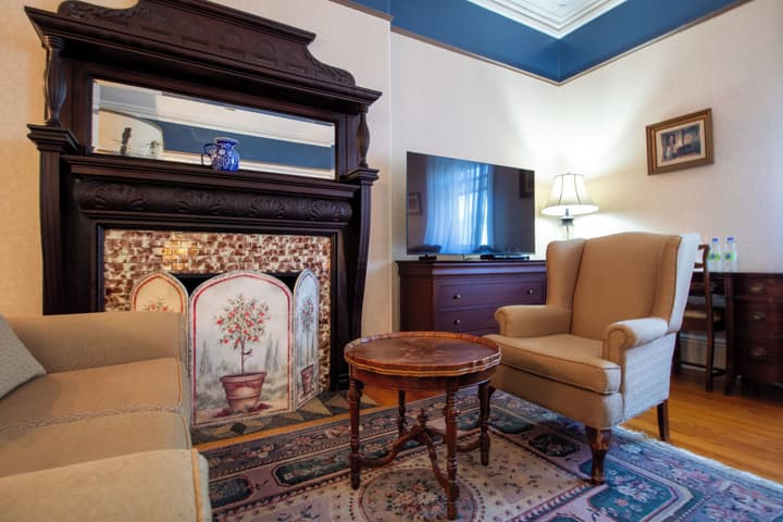 Hochelaga Inn