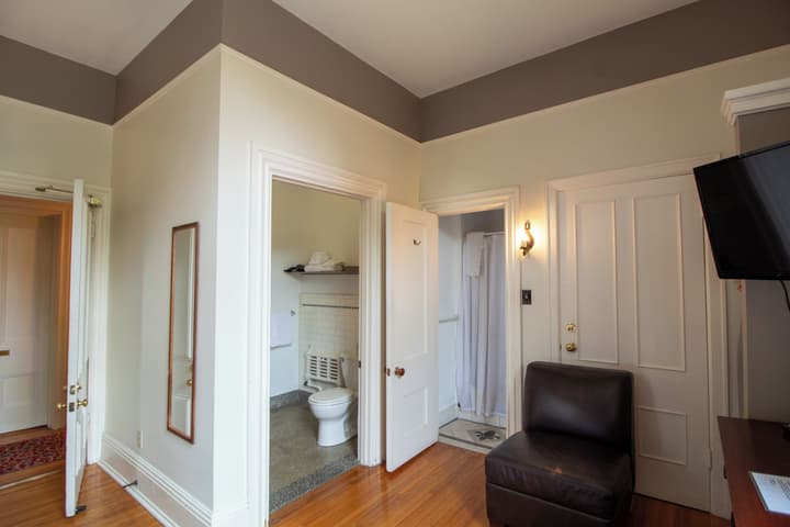 Hochelaga Inn