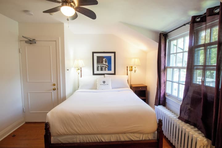 Hochelaga Inn