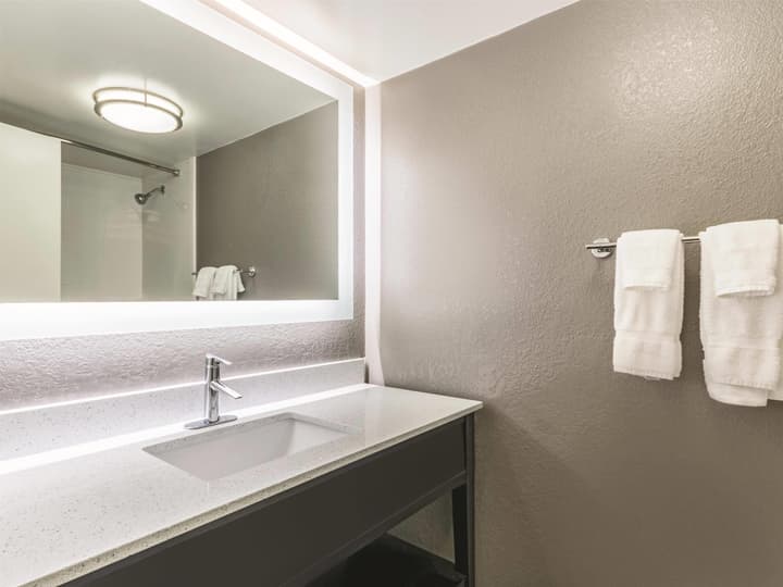 La Quinta Inn & Suites by Wyndham Virginia Beach