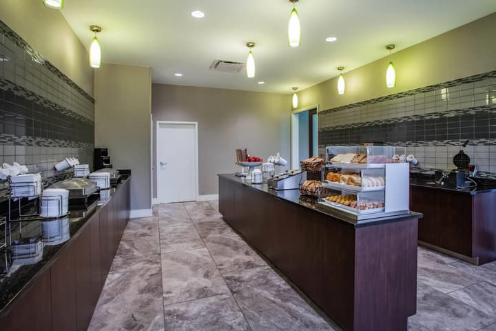 La Quinta Inn & Suites by Wyndham Virginia Beach