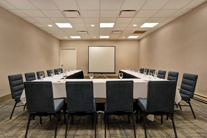 Four Points by Sheraton Boston Newton