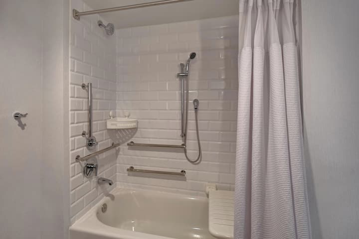 Four Points by Sheraton Boston Newton