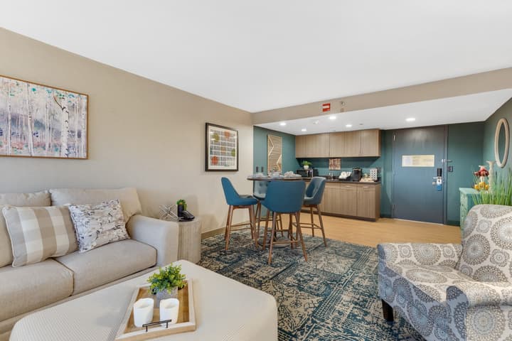 Four Points by Sheraton Boston Newton