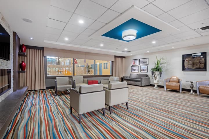 Best Western Plus Port O'Call Hotel
