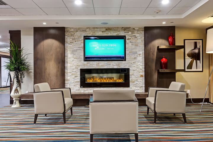 Best Western Plus Port O'Call Hotel