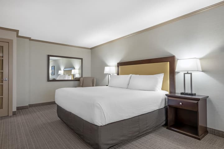 Best Western Plus Port O'Call Hotel