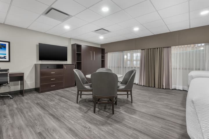 Best Western Plus Port O'Call Hotel