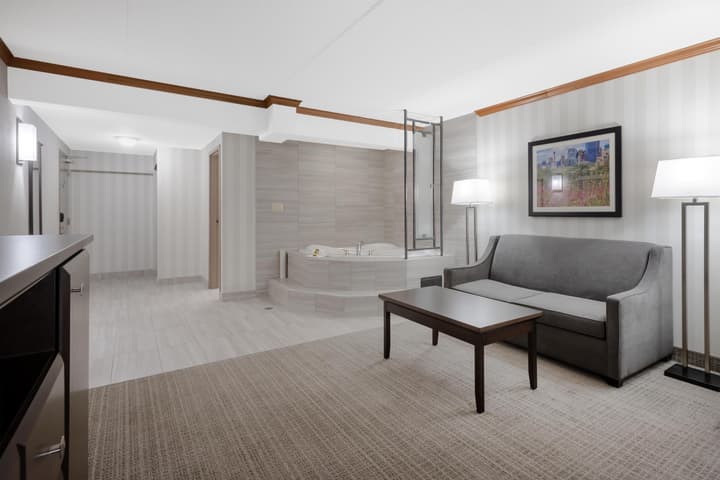 Best Western Plus Port O'Call Hotel