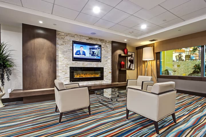 Best Western Plus Port O'Call Hotel