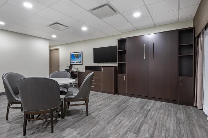 Best Western Plus Port O'Call Hotel