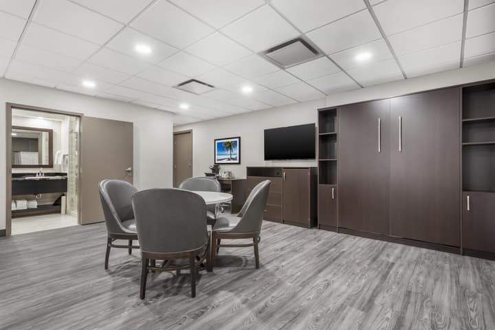 Best Western Plus Port O'Call Hotel