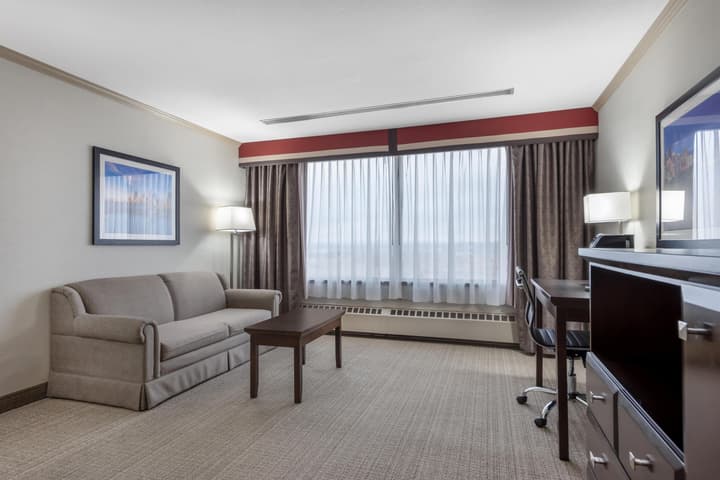 Best Western Plus Port O'Call Hotel