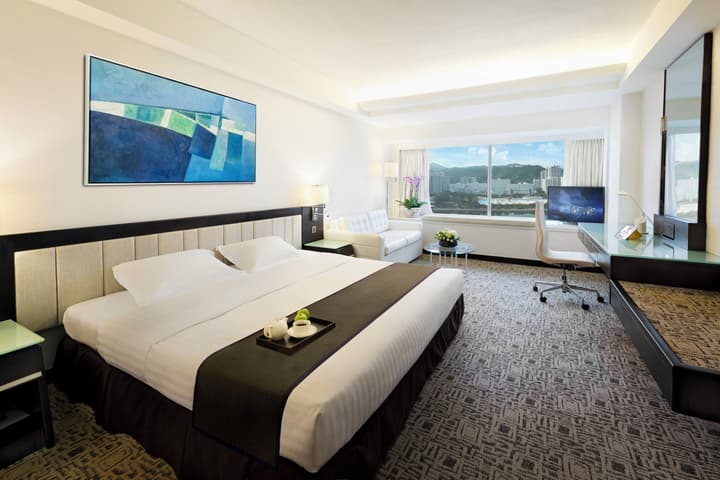 Regal Riverside Hotel