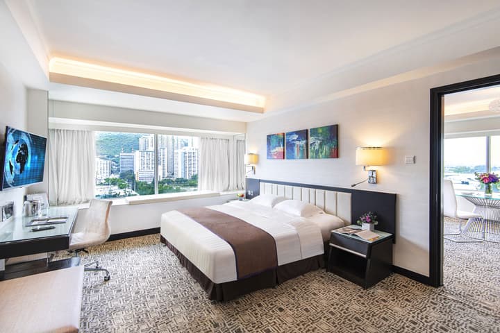 Regal Riverside Hotel