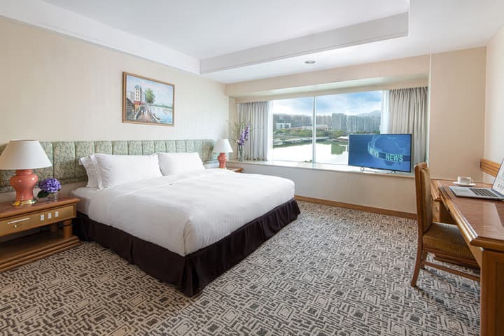 Regal Riverside Hotel
