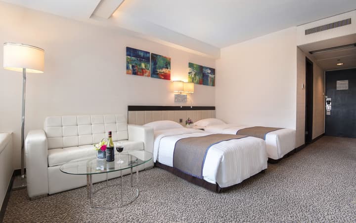 Regal Riverside Hotel