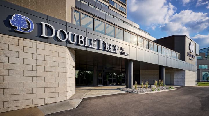 DoubleTree by Hilton Windsor Hotel & Suites