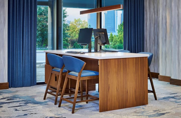 DoubleTree by Hilton Windsor Hotel & Suites
