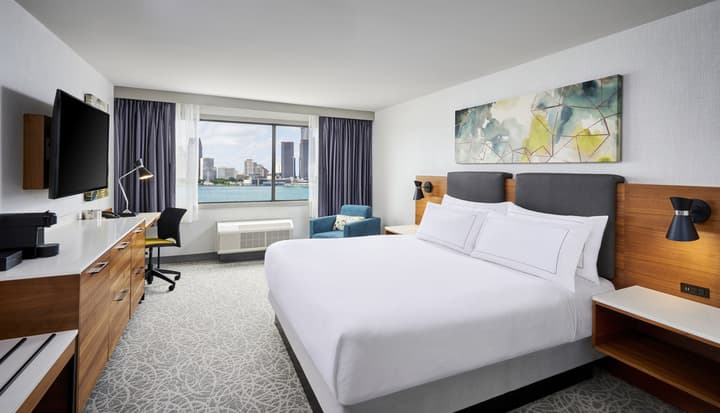 DoubleTree by Hilton Windsor Hotel & Suites